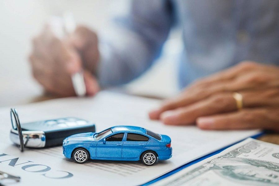Voiture miniature, clés et contrat de vente